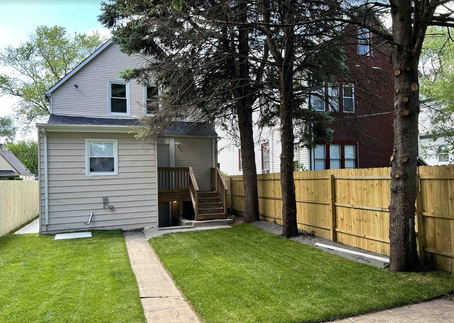 exterior rear, emerald