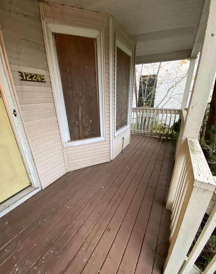 porch, emerald